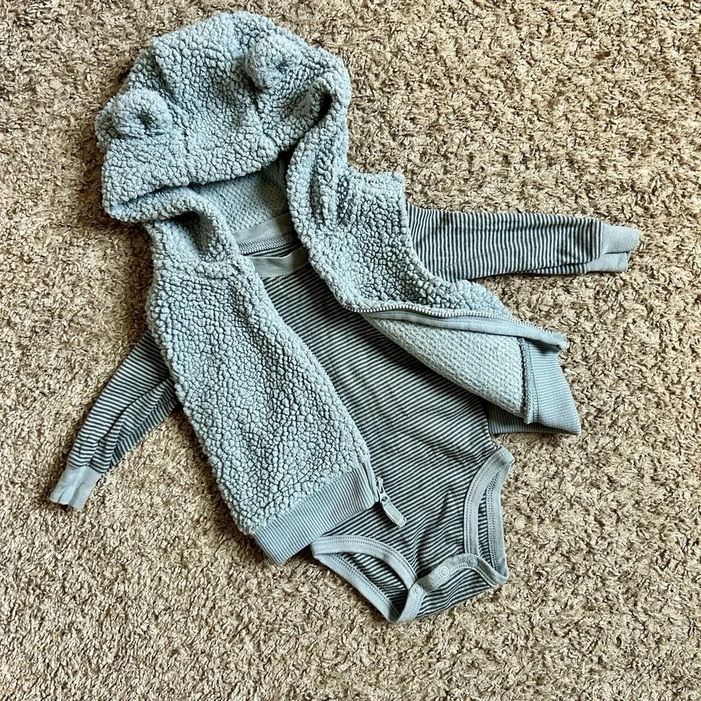 Carter's‎ I Baby Bear Hoodie Vest Bodysuit Set I Size 6M I Blue Gray Striped